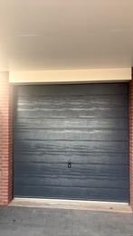 Garagedeur sectionaal 2350x2396mm (2018) in zeer goede staat, Doe-het-zelf en Verbouw, Rolluiken, Ophalen, Gebruikt, 200 cm of meer