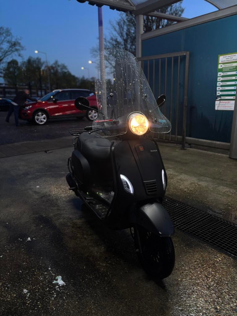 La Souris Sourini R - scooter, Fietsen en Brommers, Snorfietsen en Snorscooters, Ophalen, Zo goed als nieuw, Benzine, Overige merken
