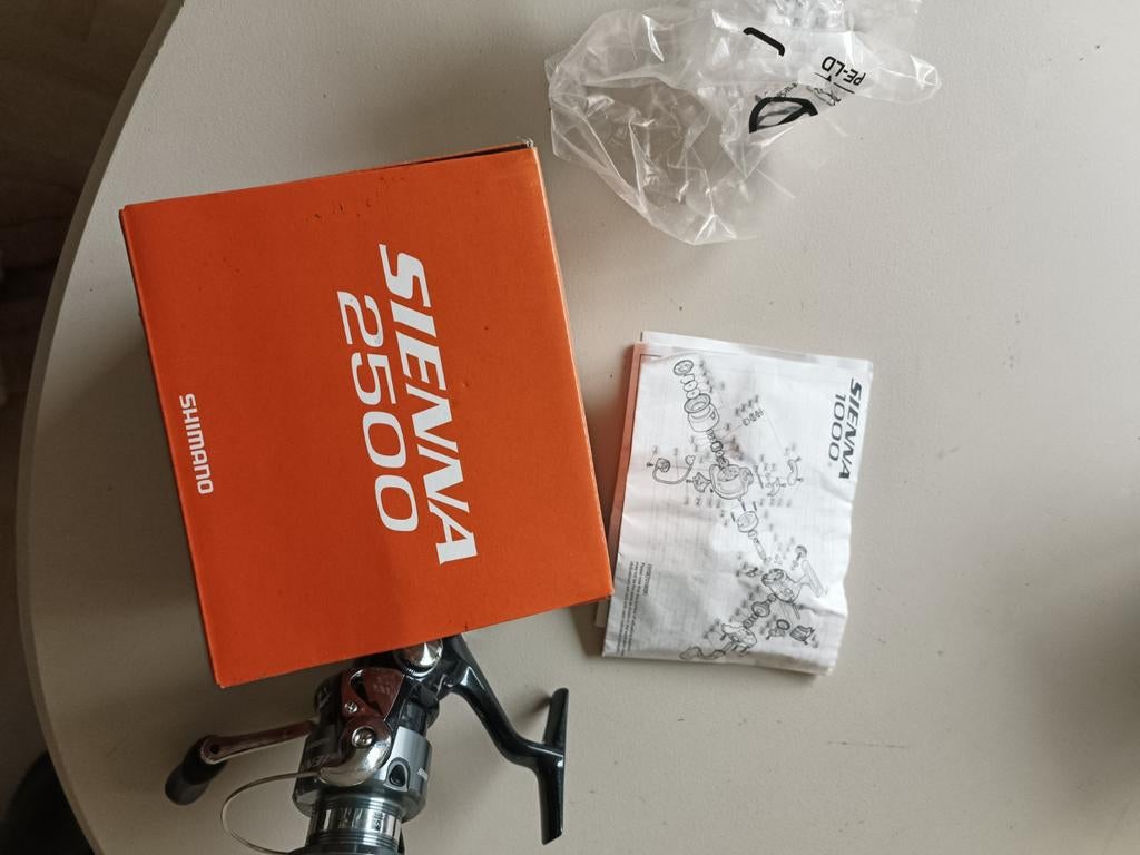 Shimano Sienna 2500 vishengel + molen, Ophalen, Nieuw, Molen