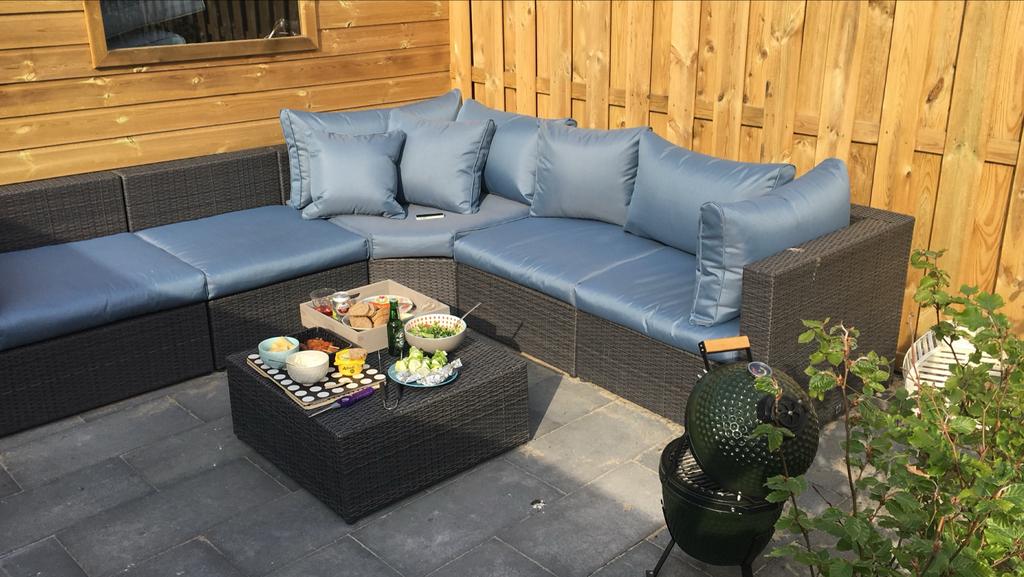 Prachtige Antraciete Tuinset met Waterbestendige Kussens, Ophalen, 6 zitplaatsen, Zo goed als nieuw, Wicker