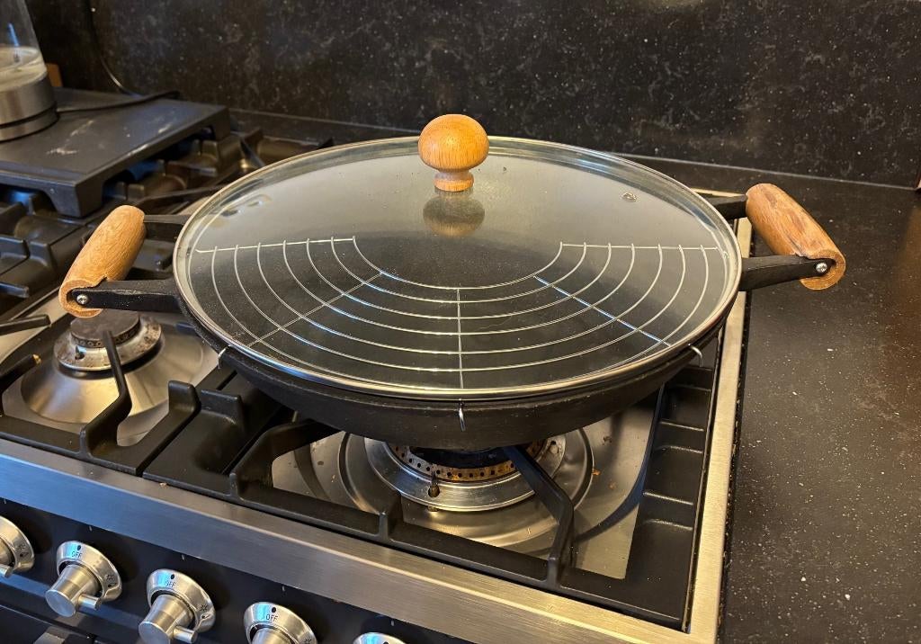 Gietijzeren wokpan, Gietijzer, Nieuw, Ophalen of Verzenden, Keramische plaat