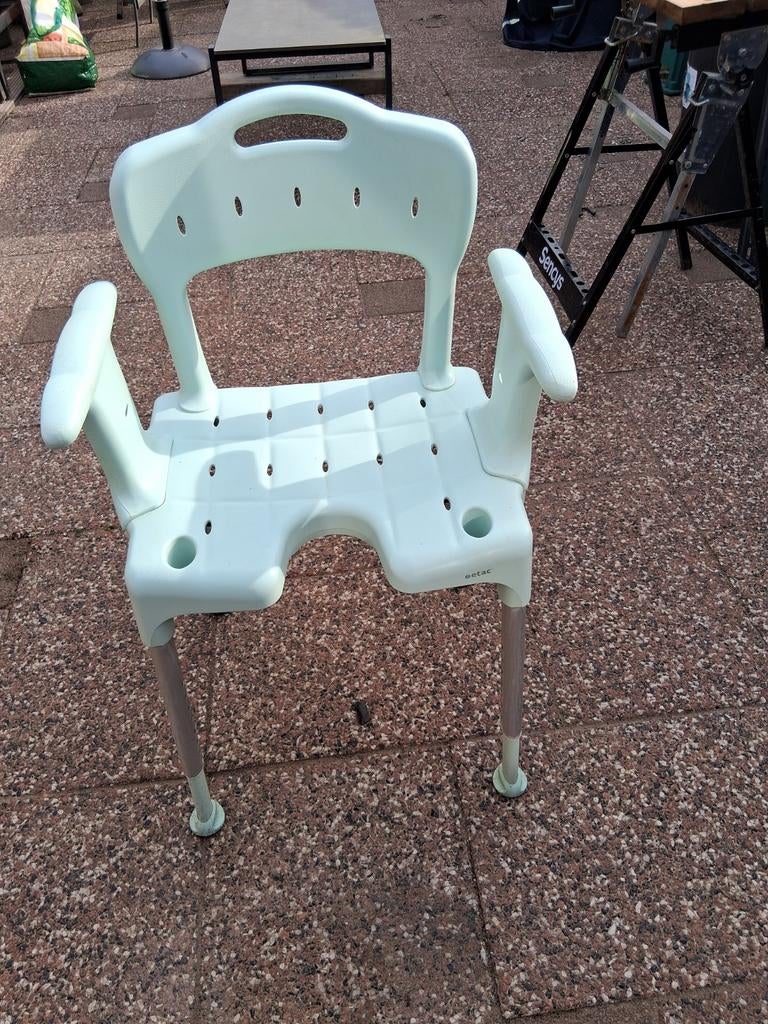 Douchestoel merk etac verstelbaar, Diversen, Verpleegmiddelen, Ophalen of Verzenden, Zo goed als nieuw