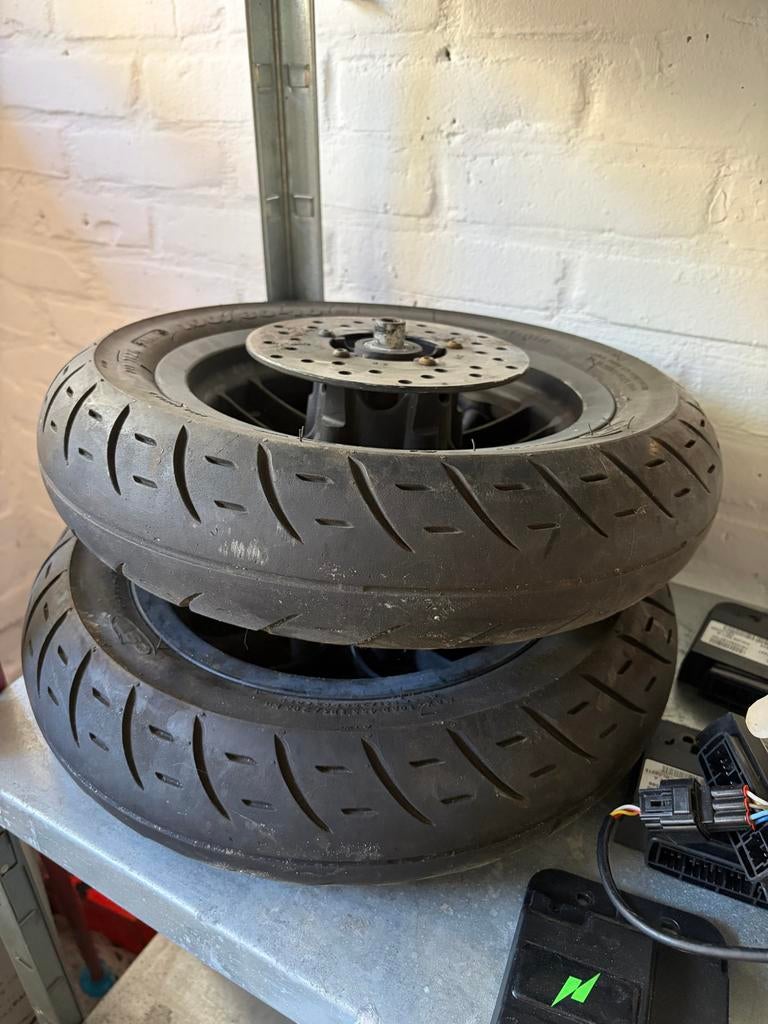 2x Piaggio Zip velg met band - Gebruikt, Fietsen en Brommers, Brommeronderdelen | Scooters, Ophalen, Gebruikt, Overige typen, Piaggio