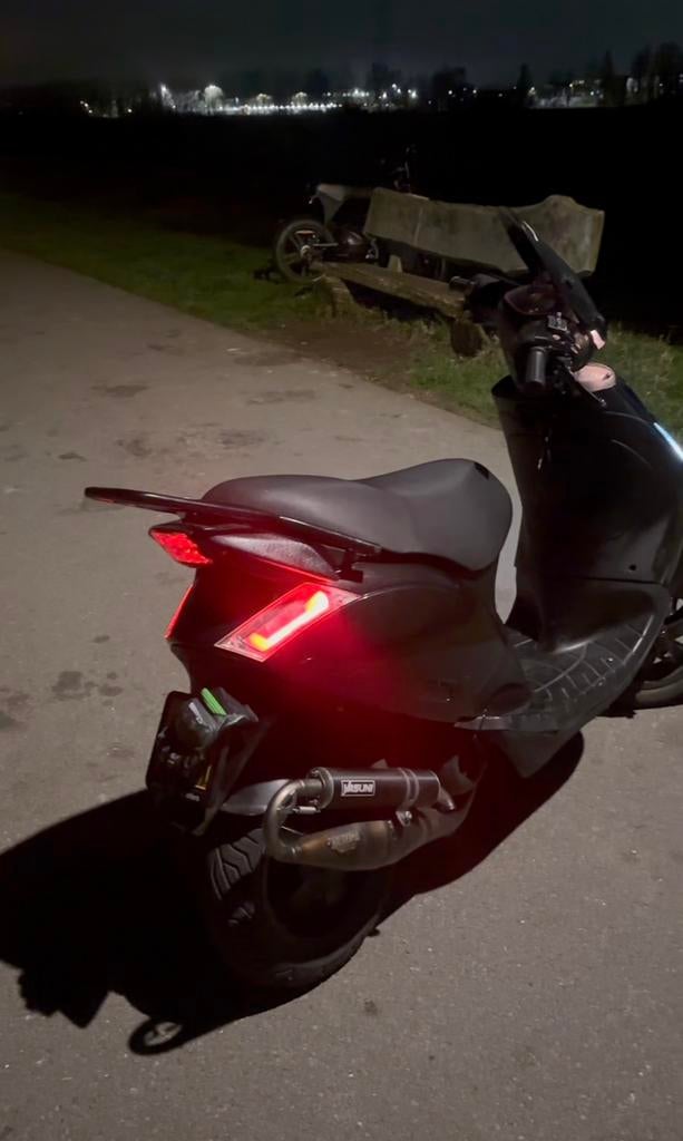 Piaggio zip special edition 4t zonder blok, Ophalen, Zo goed als nieuw, Benzine, Zip