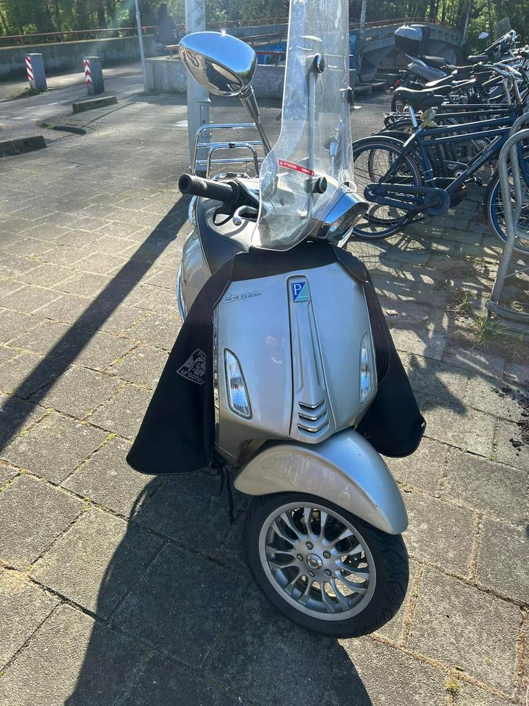 Vespa sprint 4 takt in goede staat, Fietsen en Brommers, Scooters | Vespa, Overige modellen, Maximaal 45 km/u, Ophalen of Verzenden