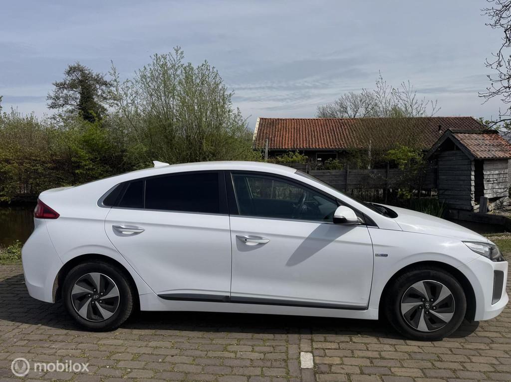 Hyundai IONIQ 1.6 hybrid | Stoelv. | Acc | infinity sound, Gebruikt, Euro 6, Met garantie (alle), Wit