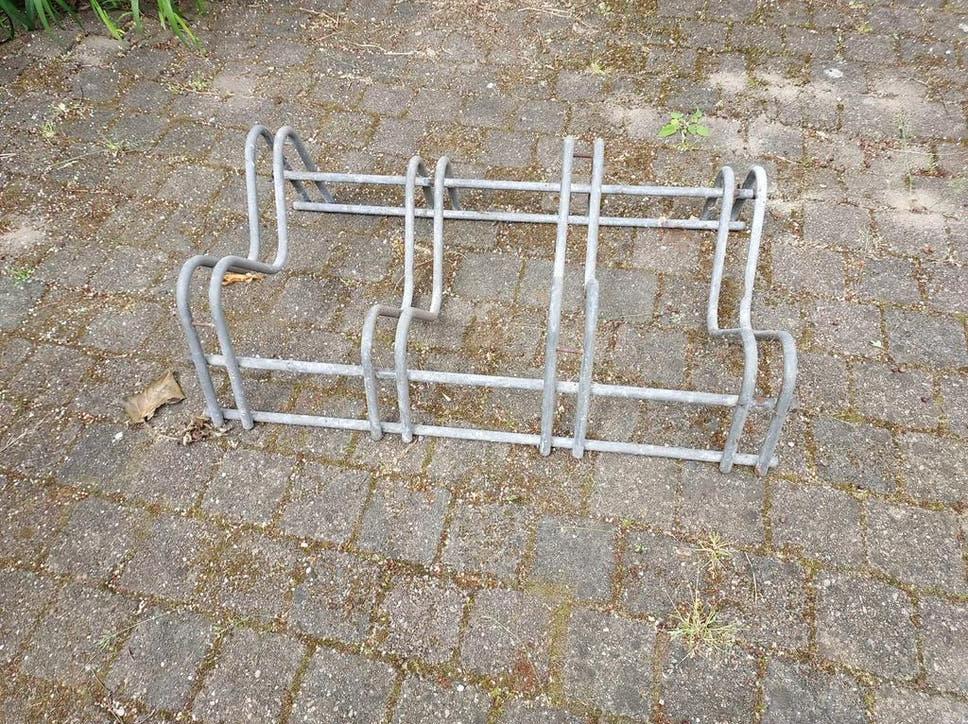 Metalen fietsenrek voor 4 fietsen, Ophalen, Gebruikt