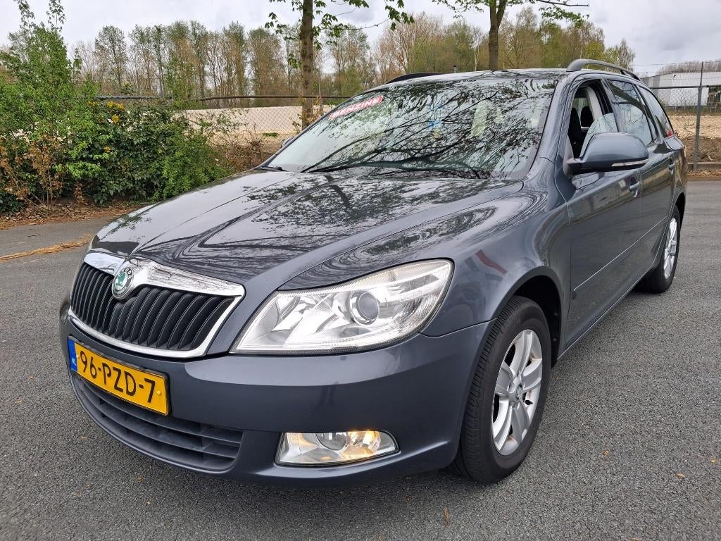 Skoda Octavia 1.2 TSI Combi 2011 Grijs, Auto's, Skoda, Voorwielaandrijving, Stof, 4 cilinders, Origineel Nederlands