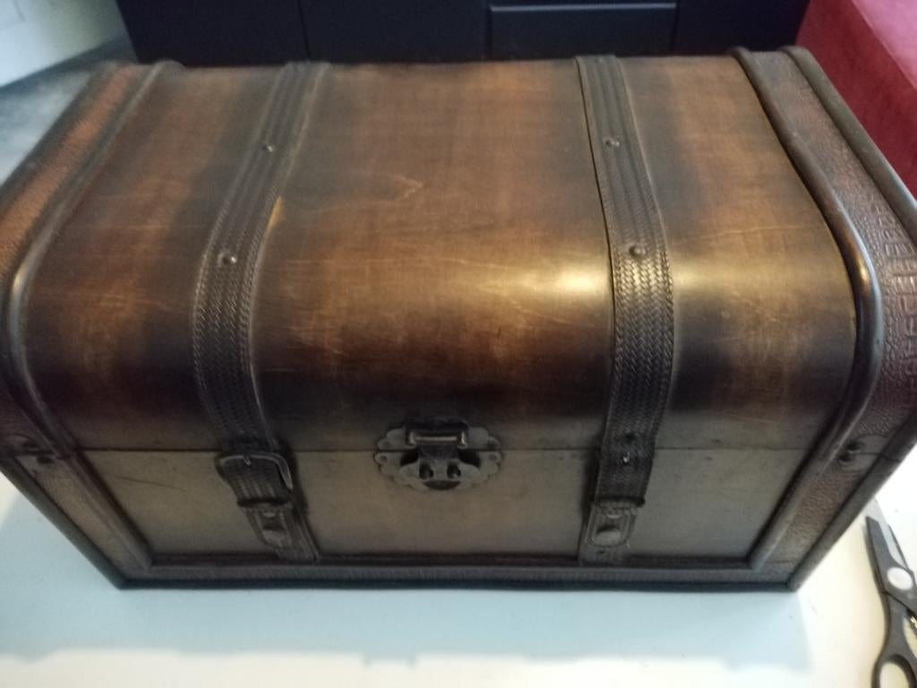 Decoratieve Houten Kist met Lederen Details, Gebruikt, Ophalen of Verzenden, Minder dan 50 cm, 50 tot 75 cm