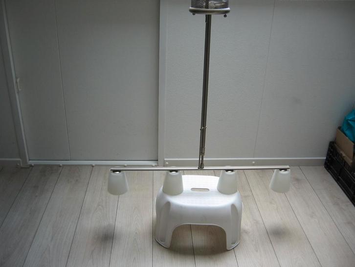 leuke hanglamp m 4 kelken v melkglas hxb 90 x 85 cm €12,50, Huis en Inrichting, Lampen | Hanglampen, Zo goed als nieuw, Minder dan 50 cm