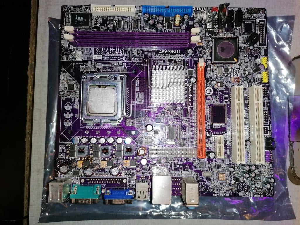 Nieuw Moederbord met 775 en DDR2 ondersteuning, Gebruikt, Ophalen of Verzenden, DDR, ATX