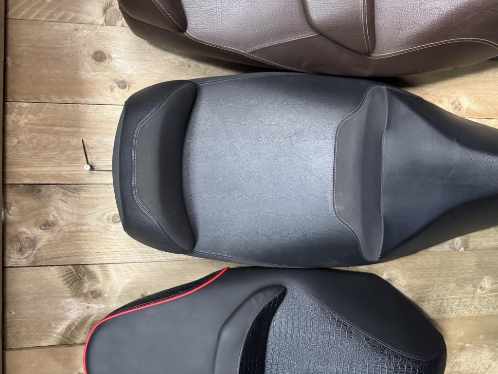 Piaggio MP3 300/500 ABS HPE zadel, Motoren, Onderdelen | Overige, Niet ingevuld, Gebruikt, Niet ingevuld, Niet ingevuld