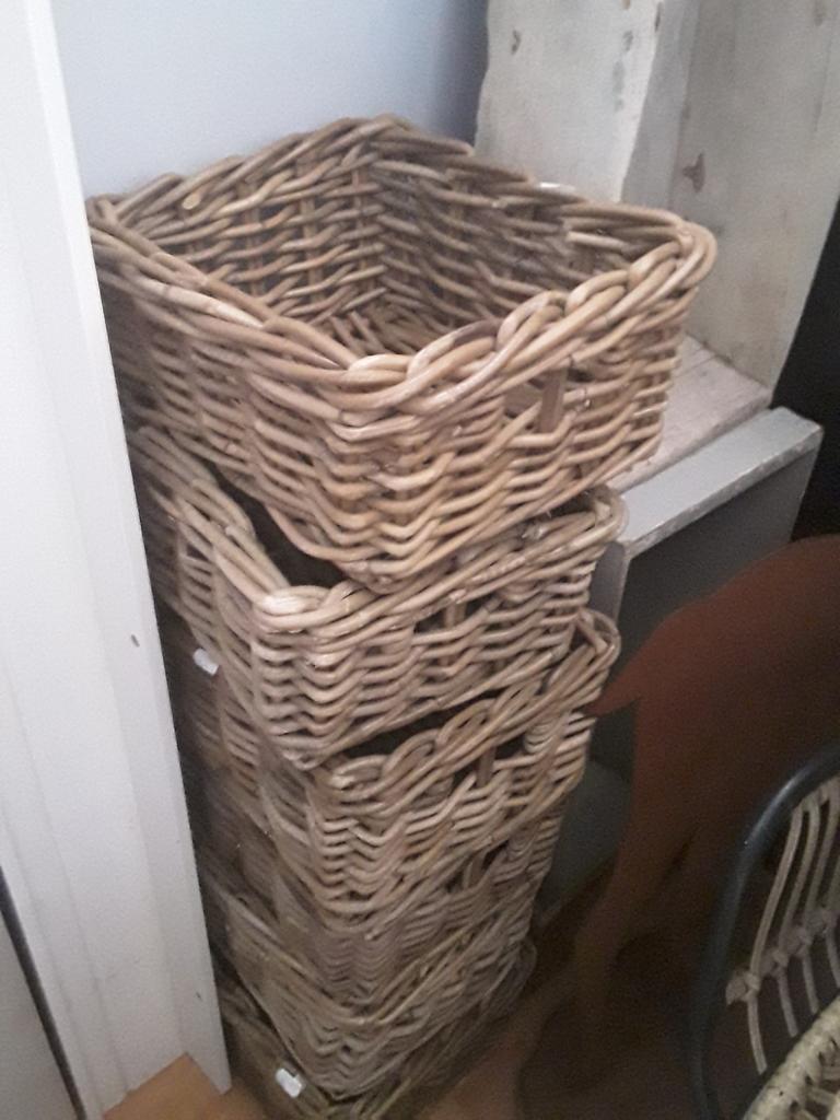 6 rotanmandjes, Ophalen