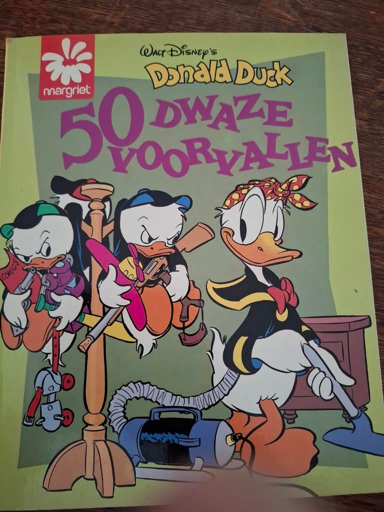 Donald Duck: 50 Dwaze Voorvallen - Margriet uitgave 1982, Eén stripboek, Ophalen of Verzenden, Gelezen, Walt Disney