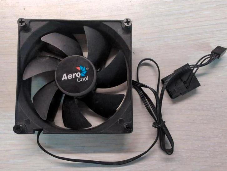 AeroCool computer ventilator 12V, Computers en Software, Computerkoelers, Luchtkoeling, Ophalen of Verzenden