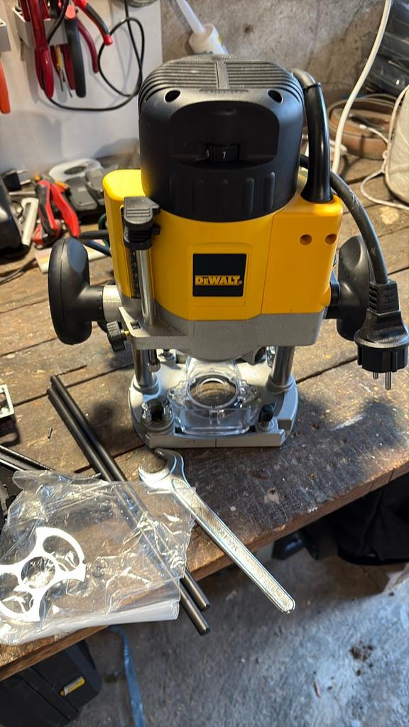 Dewalt Bovenfrees DW626 2300W Nieuw, Ophalen of Verzenden, Zo goed als nieuw, Elektrisch, Bovenfrees