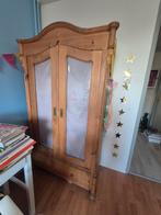 GRATIS Antieke houten kast met glazen deuren, Antiek en Kunst, Antiek | Meubels | Kasten, Ophalen
