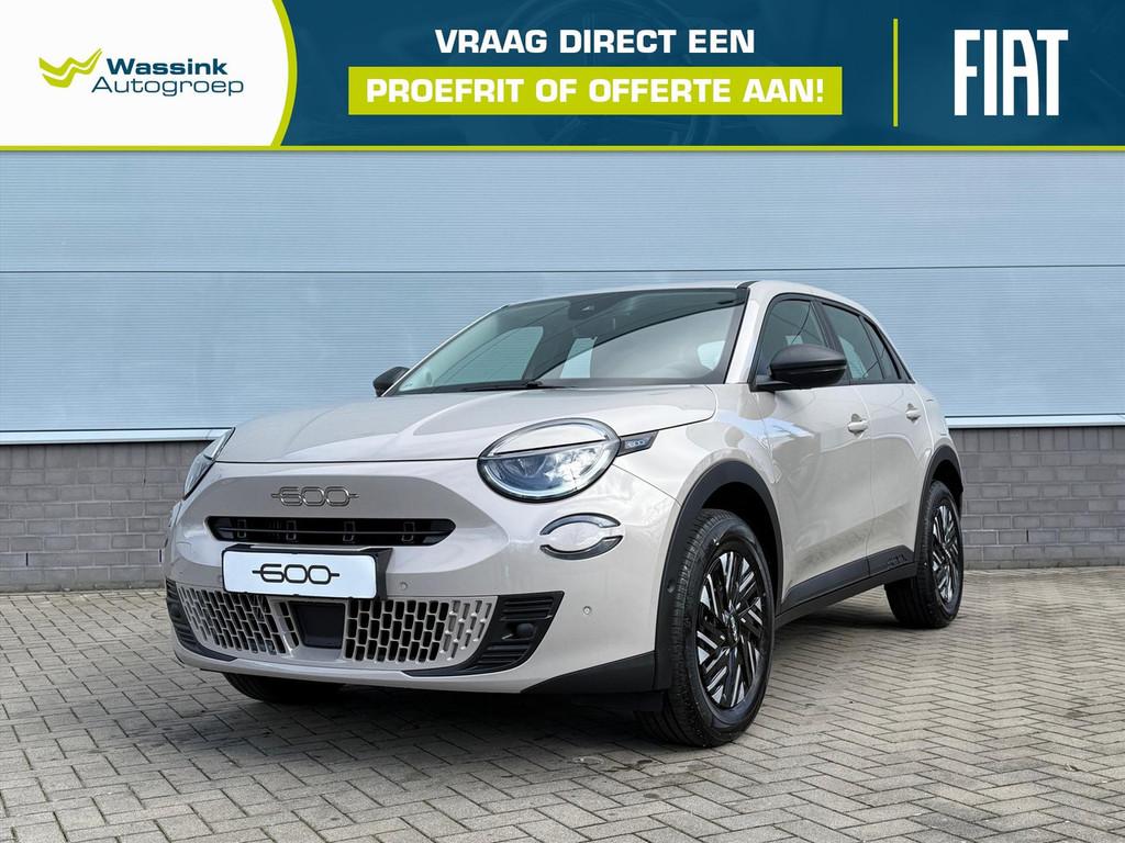 Fiat 600 1.2 Hybrid Turbo Charged 110pk Automaat Urban | Cru, Auto's, Fiat, Gebruikt, 1199 cc, Bedrijf, Parkeersensor