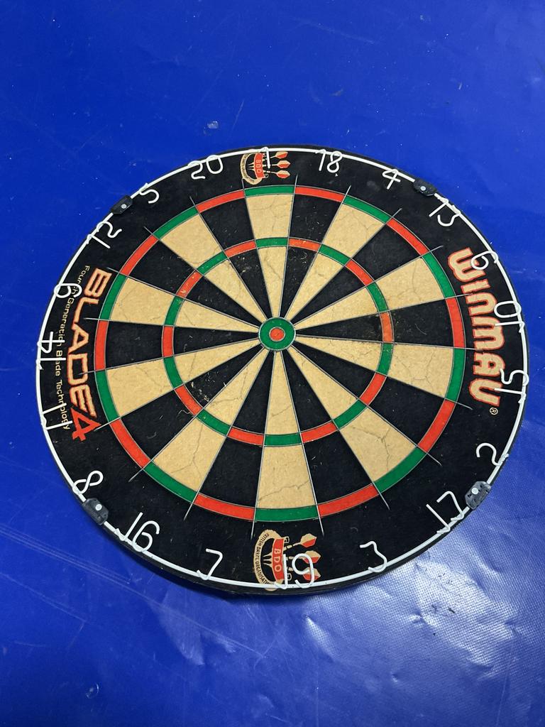 Winmau dartbord in zeer goede staat, Sport en Fitness, Darts, Ophalen, Zo goed als nieuw, Dartbord