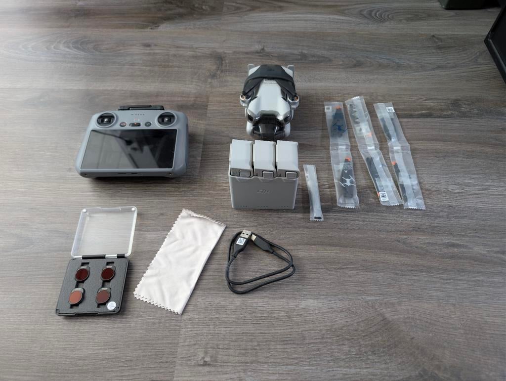 DJI Mini 4 Pro Fly More Combo + ND Filters, 30 tot 45 minuten, Cameradrone, Ophalen of Verzenden, Zo goed als nieuw