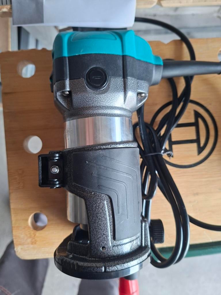 Compacte nieuwe frees met veel toebehoren 75 incl verzending, Ophalen of Verzenden, Nieuw, Elektrisch, Bovenfrees