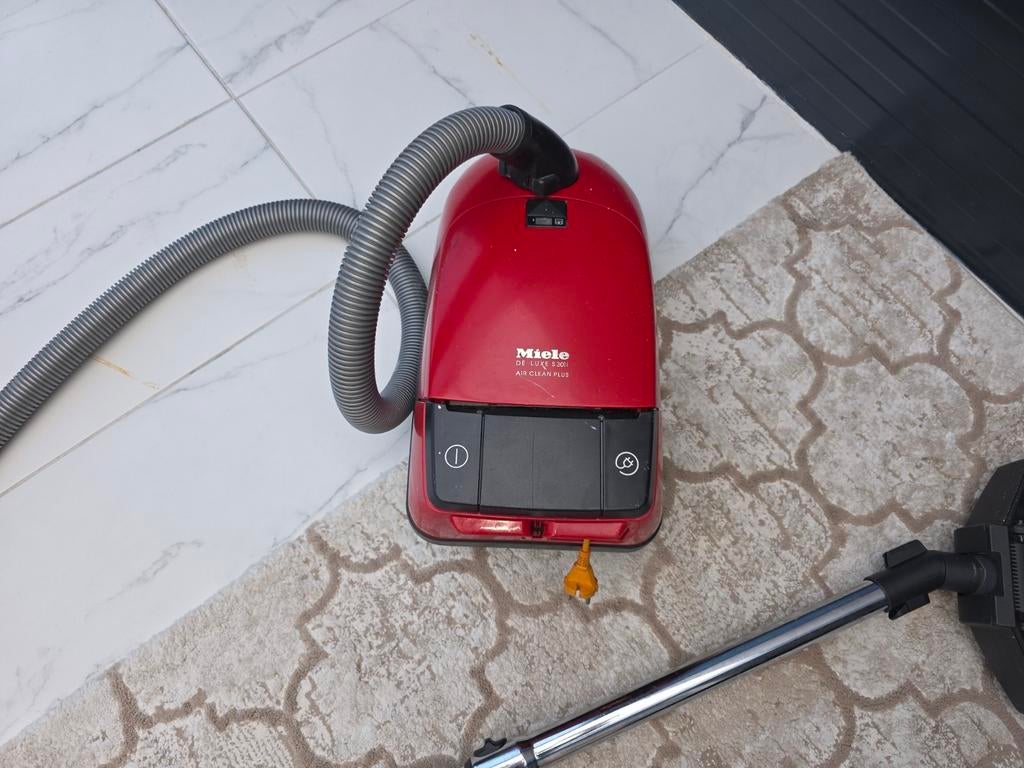 Miele Complete PowerLine Stofzuiger Rood, Witgoed en Apparatuur, Stofzuigers, Gebruikt, Stofzuiger, 1600 tot 2000 watt, Stofzak
