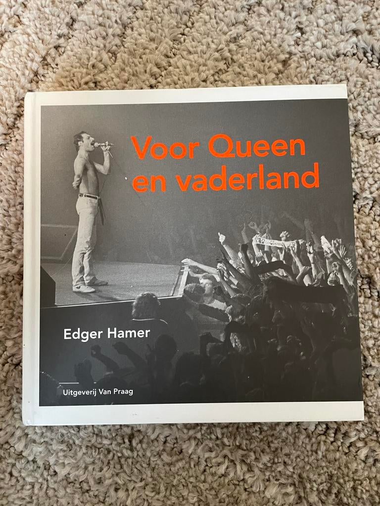 Boek ‘Voor Queen en vaderland’, Ophalen of Verzenden, Gelezen