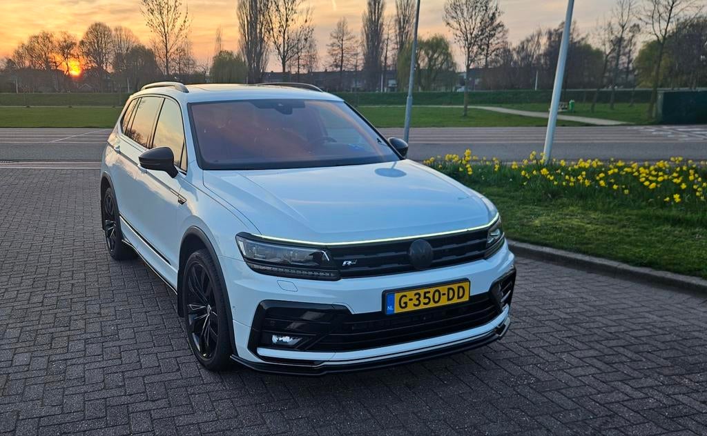 Volkswagen Tiguan Allspace 2019 R Line 7P 1.5 TSI 150pk, Auto's, Zwart, 4 cilinders, 7 stoelen, Wit