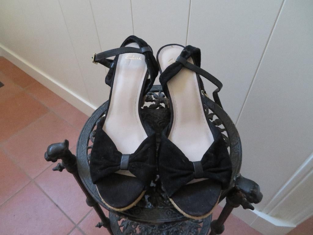 Open dames schoenen maat 7/41 Z.G.A.N. zwart Clarks, Kleding | Dames, Schoenen, Zwart, Ophalen of Verzenden, Zo goed als nieuw