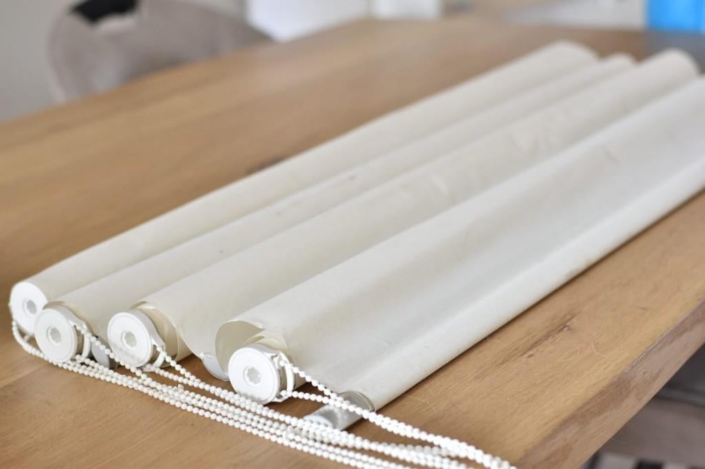 creme kleurige rolgordijnen (105 cm breed), Ophalen, Gebruikt