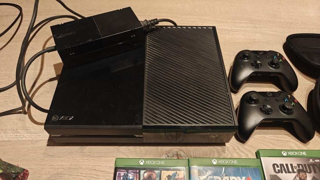 Xbox One met games en controllers, Online, Gebruikt, 1 speler, Vanaf 16 jaar