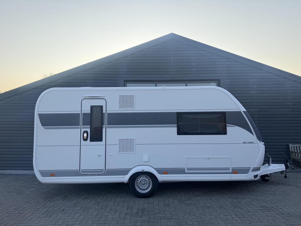 Hobby De Luxe 460 SL, 2026 enkele bedden, zw as, sfeerverlic, Caravans en Kamperen, Caravans, Schokbreker, Hobby, Bedrijf, Treinzit