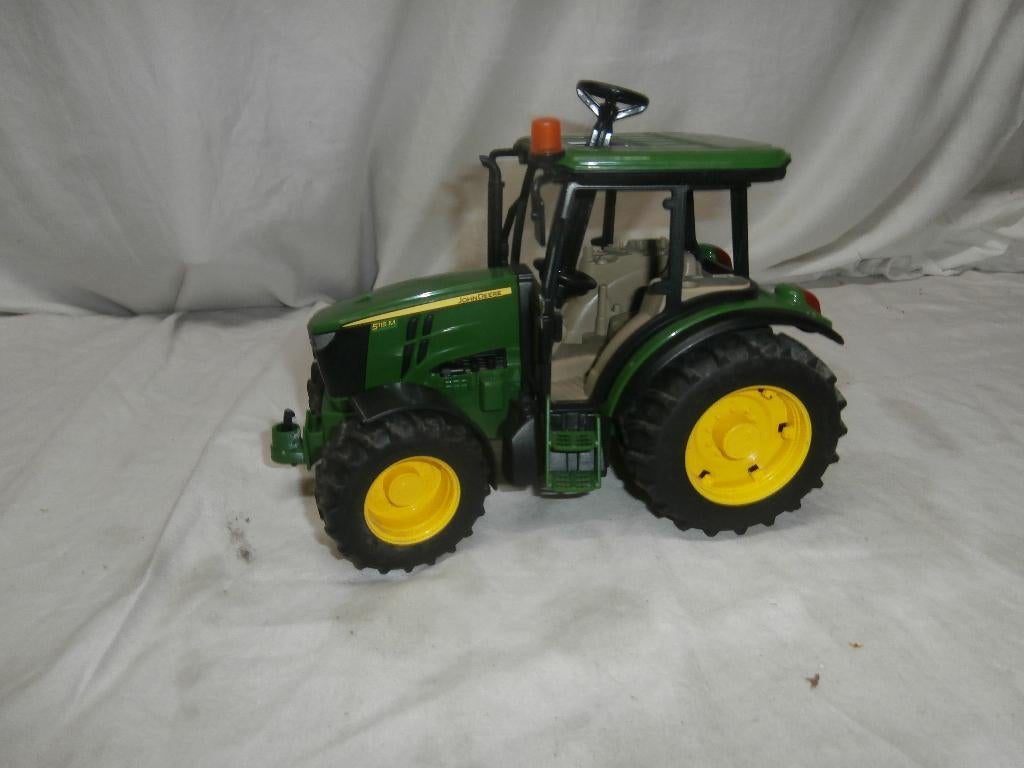 Bruder John Deere 5115M trekker, Kinderen en Baby's, Speelgoed | Speelgoedvoertuigen, Ophalen, Zo goed als nieuw