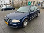 Volkswagen Passat 2.0-16v 2003 Blauw climate cruise, 4 cilinders, 1984 cc, Blauw, Origineel Nederlands