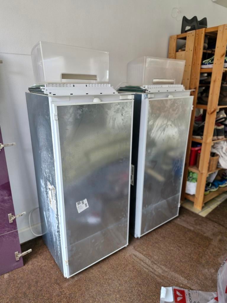 2x inbouwkoelkasten Siemens, 122 cm hoog, Ophalen, Zonder vriesvak, 120 tot 140 cm, 200 liter of meer