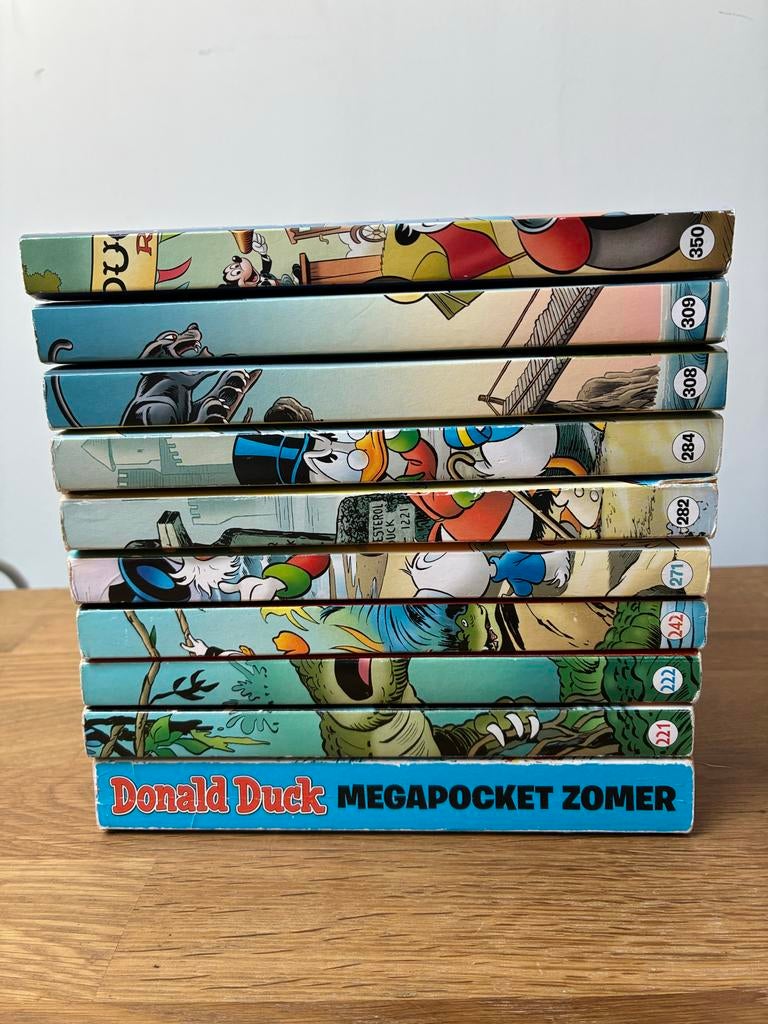 Donald Duck Megapocket Zomer & diverse pockets, Meerdere stripboeken, Ophalen of Verzenden, Gelezen