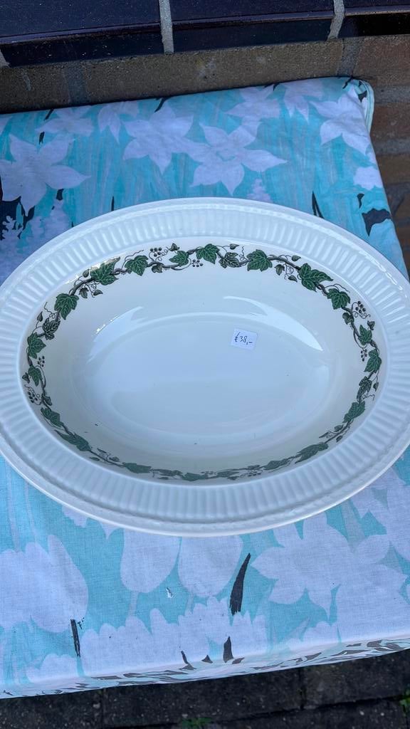 2 grote schalen wedgwood stradfort saladeschalen, Ophalen of Verzenden