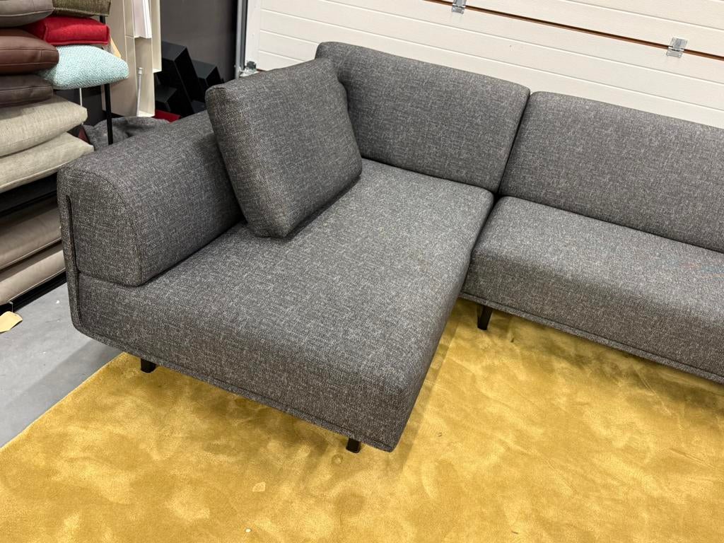 Nieuwstaat Eyye Dura Hoekbank stof Design Bank, Huis en Inrichting, Banken | Bankstellen, Zo goed als nieuw, Design on Stock, Vierpersoons of meer