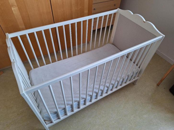 Ikea wit kinderledikant Hensvik, Kinderen en Baby's, Kinderkamer | Bedden, Gebruikt, Minder dan 140 cm, Minder dan 70 cm, Lattenbodem