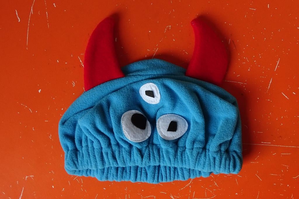 BLAUW PETJE MET RODE ‘DUIVELSOORTJES’, Kinderen en Baby's, Kinderkleding | Petten en Hoeden, Ophalen of Verzenden, Nieuw, Jongen of Meisje