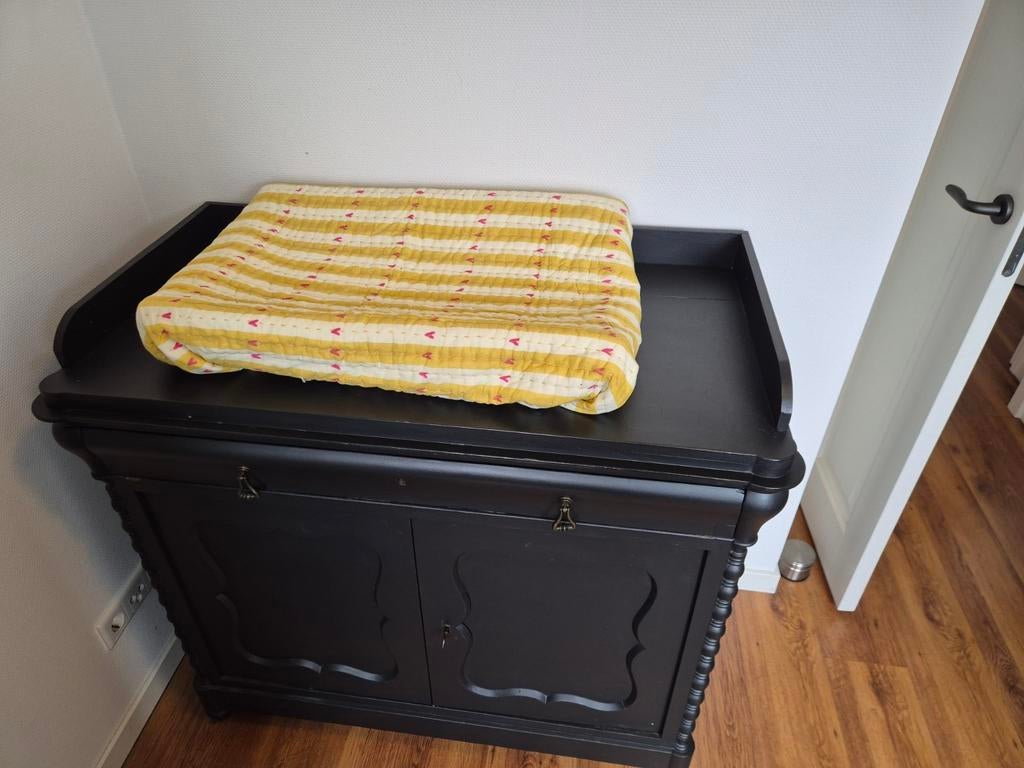 Vintage Commode Kast Mat Zwart met Bladvergroter, Ophalen
