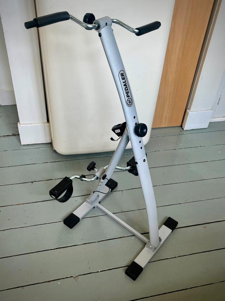 Stoelfiets Bi-pedaler hometrainer zo goed als nieuw, Sport en Fitness, Fitnessapparatuur, Zo goed als nieuw, Hometrainer, Armen