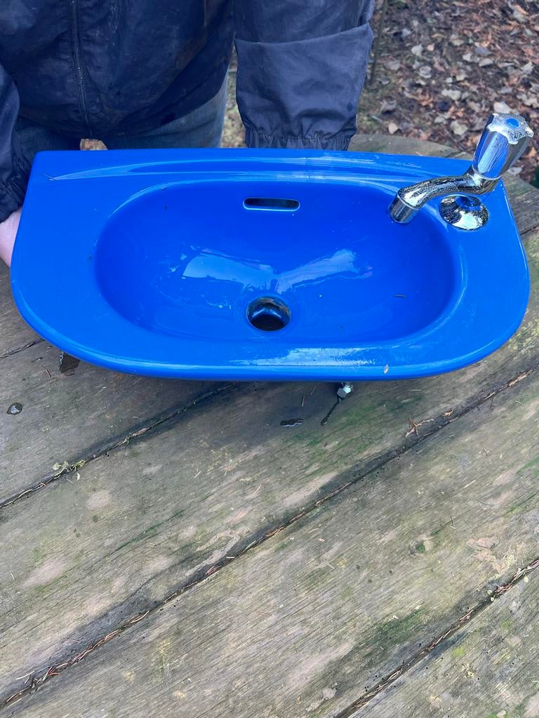 Blauwe wasbak met kraan, Ophalen, Gebruikt, Chroom, Wastafel