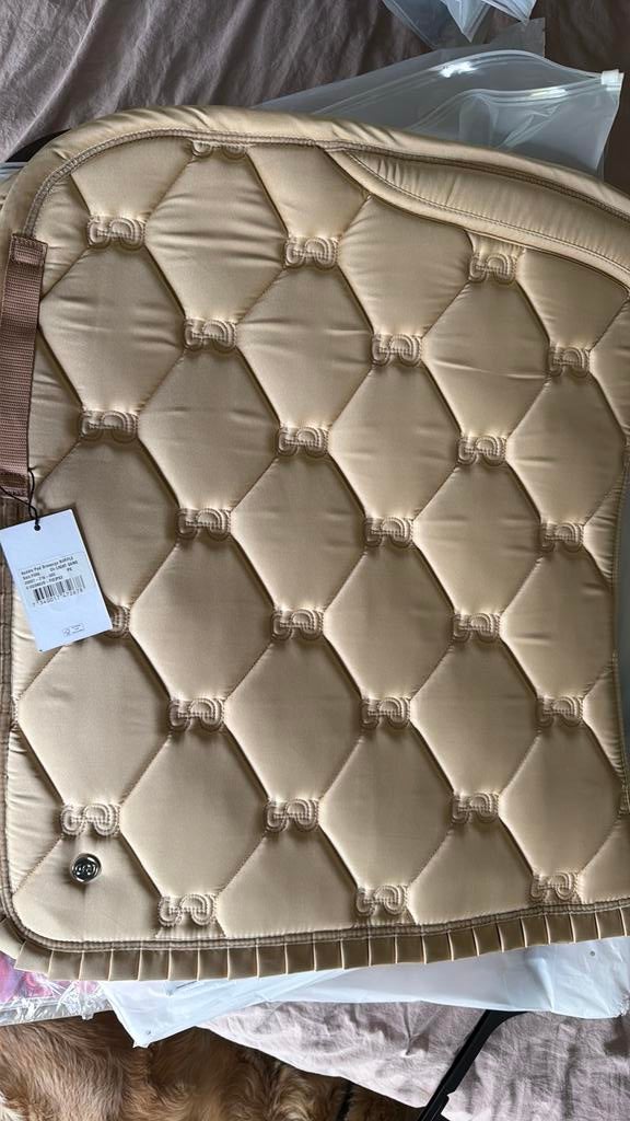 PS of Sweden dekje maat full ruffle light sand, Full (L), Dressuurdekje, Nieuw, Ophalen of Verzenden