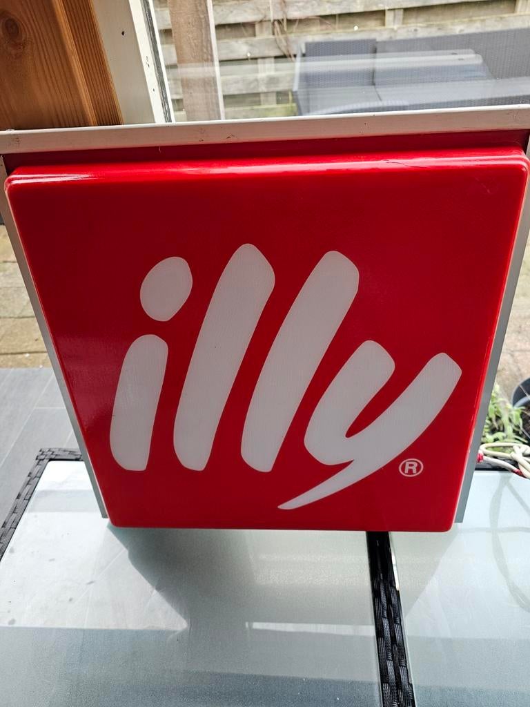 Illy bord groot 57×55×12, Verzamelen, Merken en Reclamevoorwerpen, Ophalen of Verzenden, Zo goed als nieuw, Reclamebord