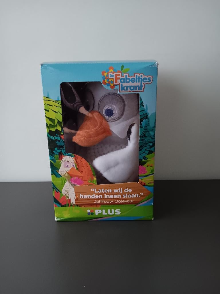 De Fabeltjeskrant Juffrouw Ooievaar knuffel PLUS editie, Kinderen en Baby's, Speelgoed | Knuffels en Pluche, Nieuw, Overige typen