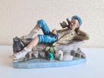 Capodimonte bisquie beeldje liggend man, Ophalen, Gebruikt, Mens