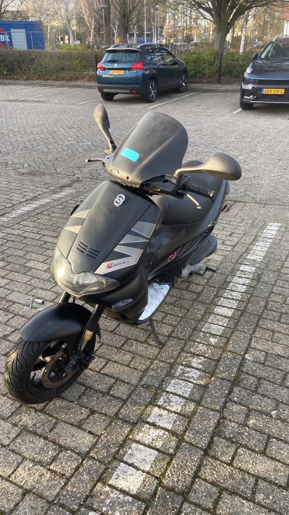 Gilera runner 150cc/180cc brom, Fietsen en Brommers, Scooters | Piaggio, Zo goed als nieuw, Overige modellen, Tweetakt, Ophalen of Verzenden