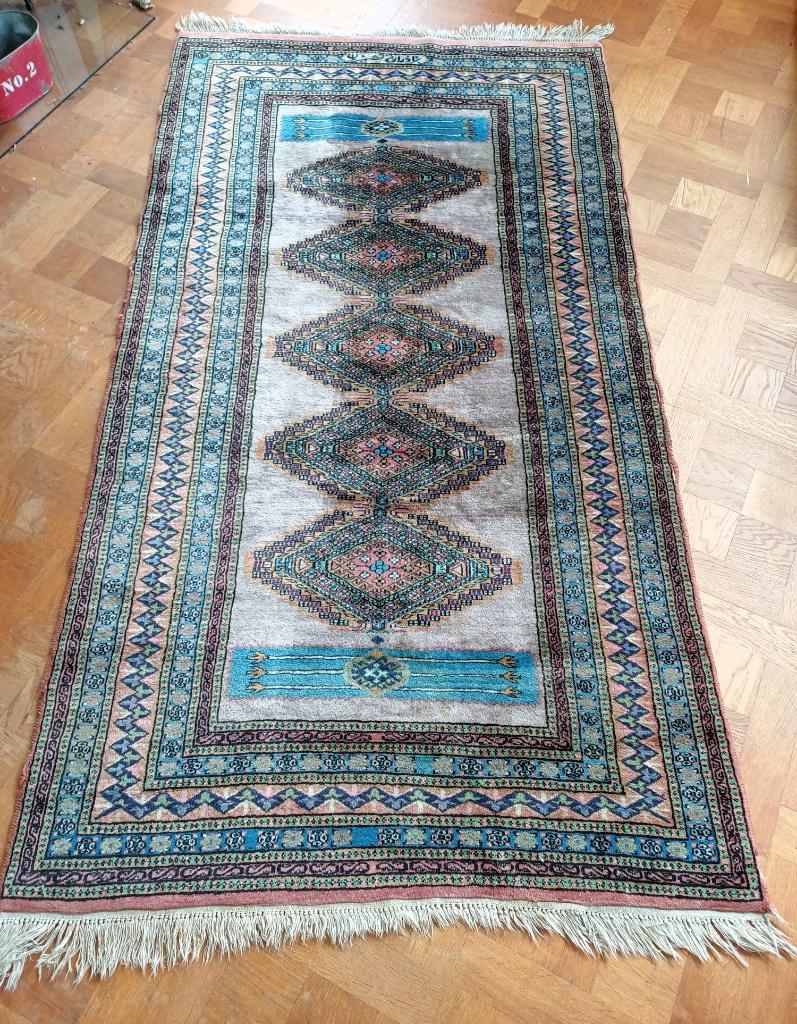 Langwerpig vloerkleed, kleed, vintage, brocante, roze, blauw, Huis en Inrichting, Gebruikt, 100 tot 150 cm, Blauw, 200 cm of meer