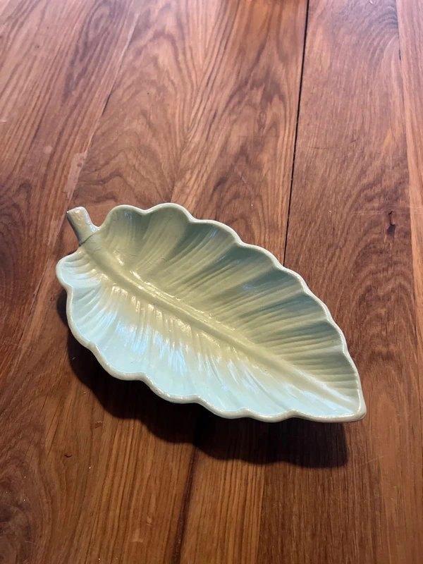 Schaaltje blad gips mint, Huis en Inrichting, Woonaccessoires | Schalen en Manden, Zo goed als nieuw, Schaal, Ovaal, Porselein of Keramiek